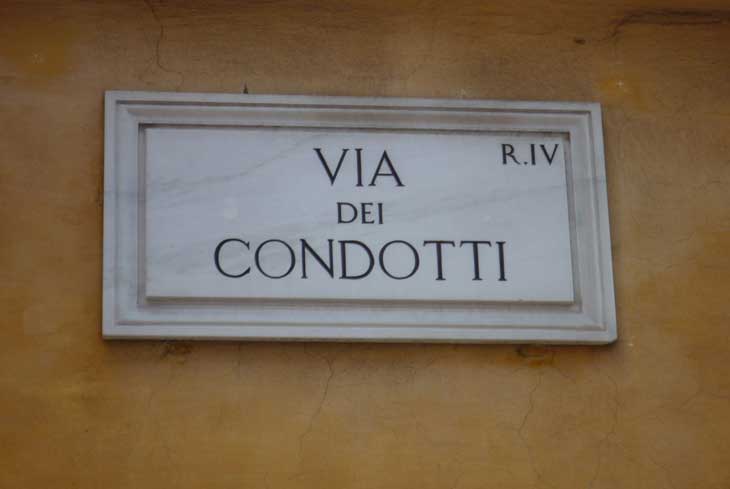 Burberry via condotti deals roma telefono
