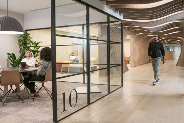 Il nuovo hub di YOOX a Londra. Per fare shopping online ci vuole
