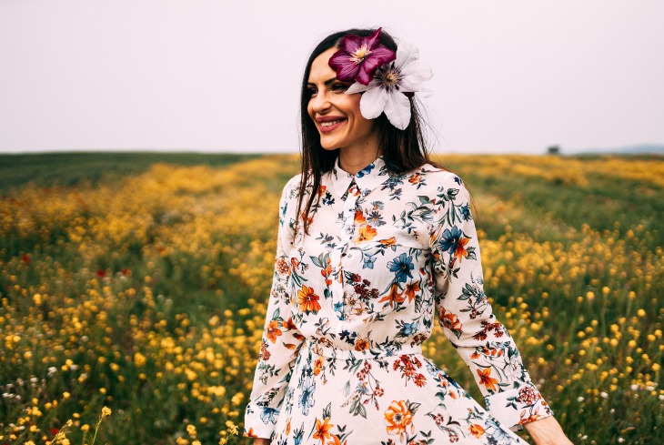 Moda primaverile: come abbinare i vestiti a fiori