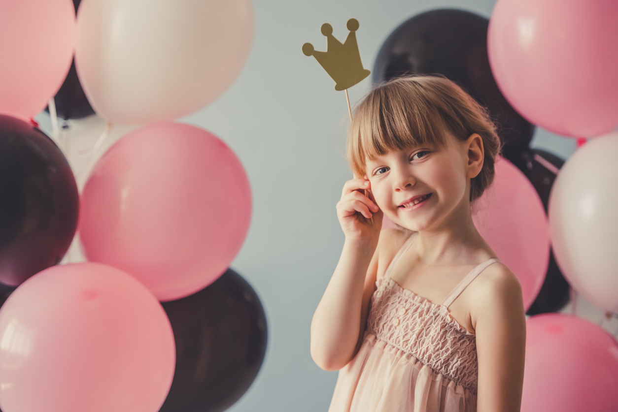 bambina vestita da principessa carnevale