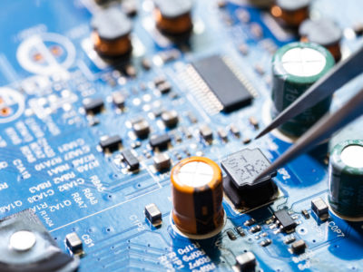 Transistor npn: cos'è, come funziona e dove trovarlo online